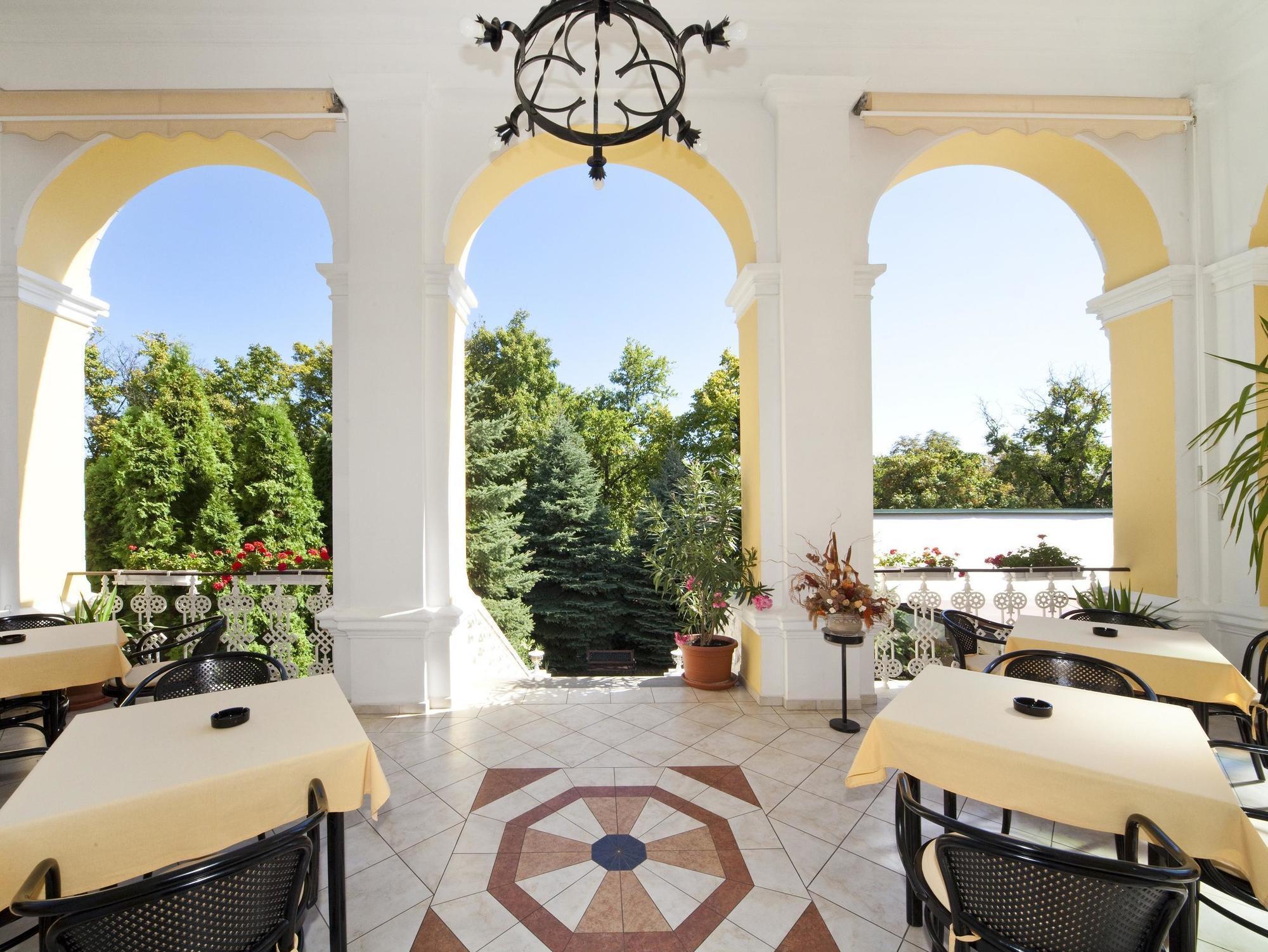 Hotel Astoria Balatonfured Luaran gambar