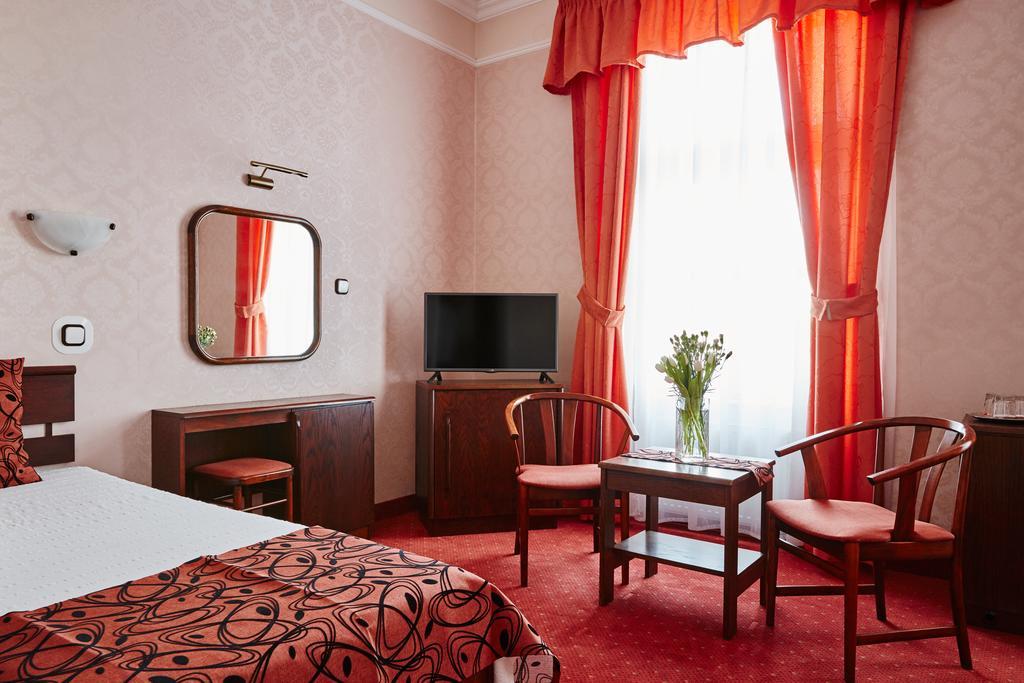 Hotel Astoria Balatonfured Luaran gambar