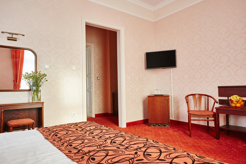 Hotel Astoria Balatonfured Luaran gambar