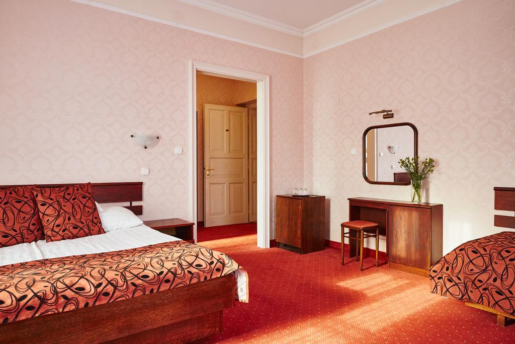 Hotel Astoria Balatonfured Luaran gambar