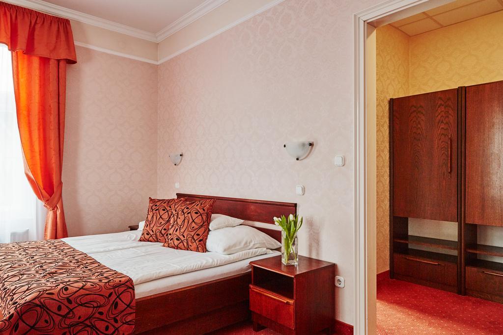 Hotel Astoria Balatonfured Luaran gambar
