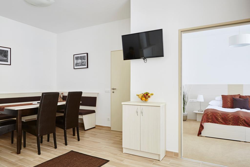 Hotel Astoria Balatonfured Luaran gambar