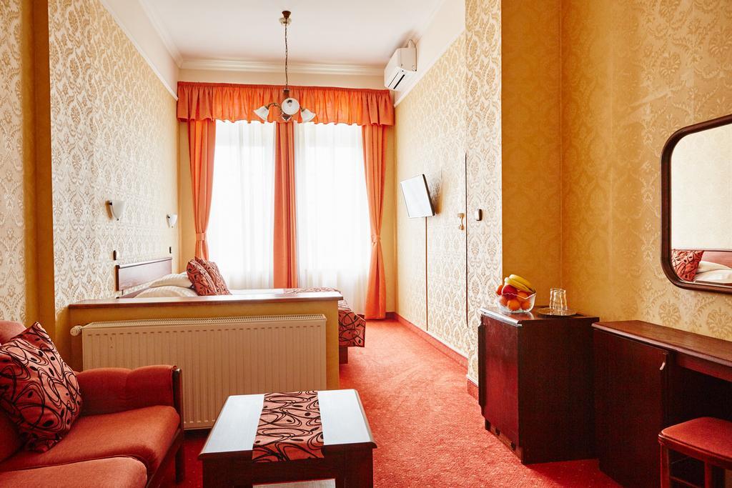 Hotel Astoria Balatonfured Luaran gambar
