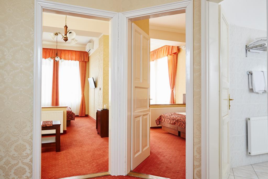 Hotel Astoria Balatonfured Luaran gambar