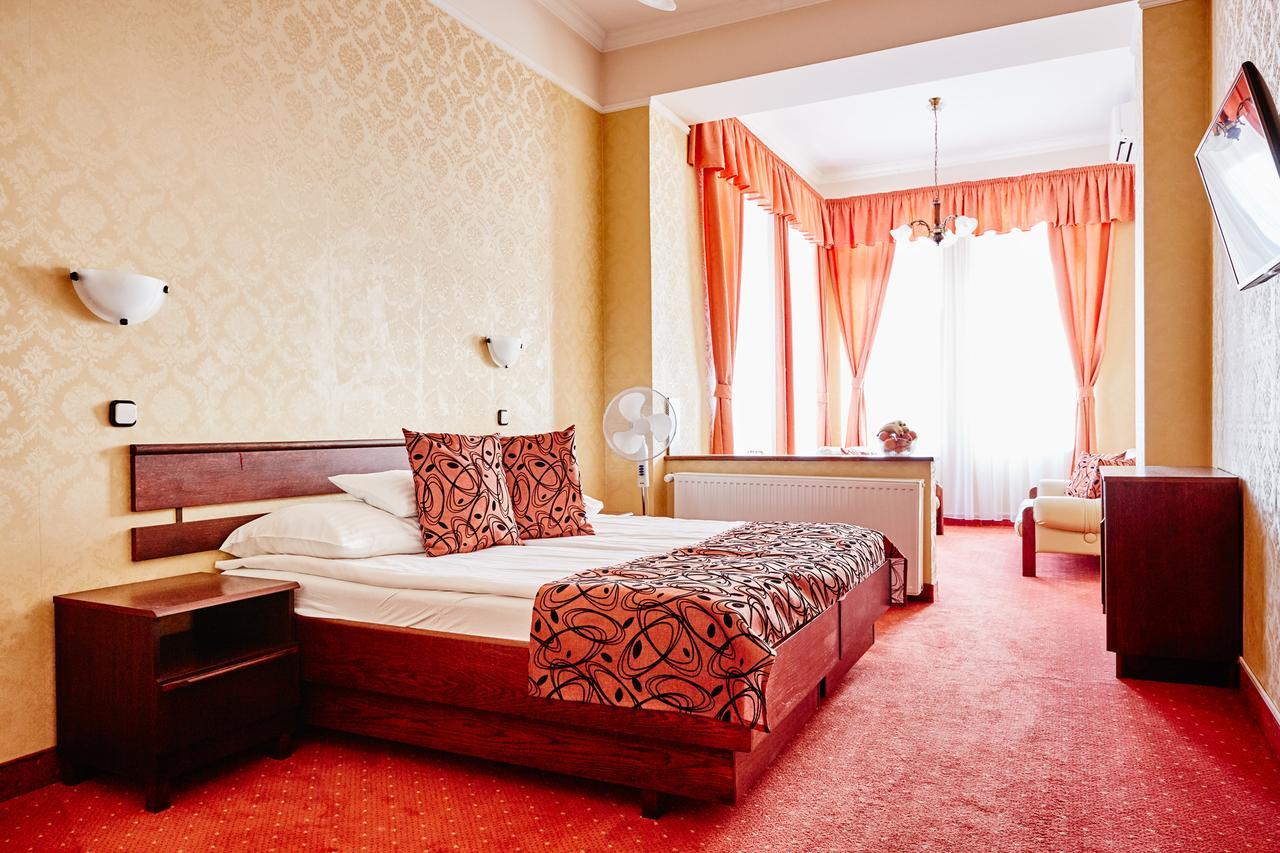 Hotel Astoria Balatonfured Luaran gambar